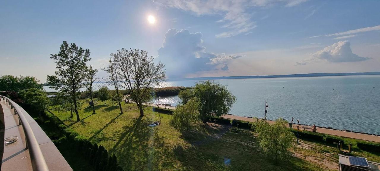 'Good Feelings' Aparthotel Siófok Buitenkant foto