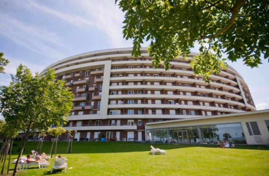 'Good Feelings' Aparthotel Siófok Buitenkant foto